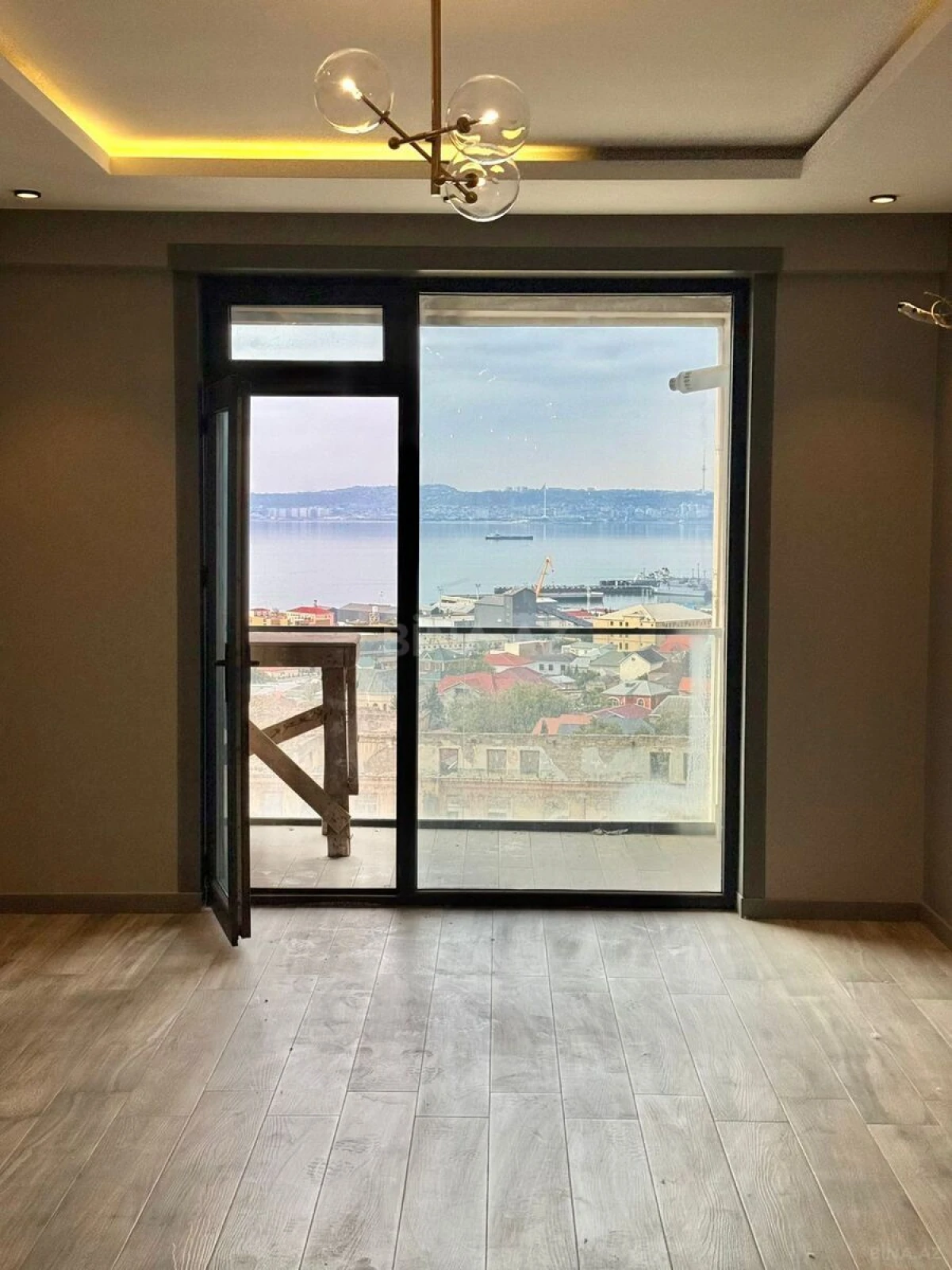 Satılır 2 otaqlı mənzil 88 m²