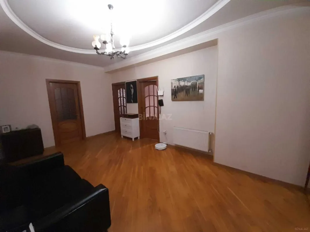 Satılır 3 otaqlı mənzil 135 m²