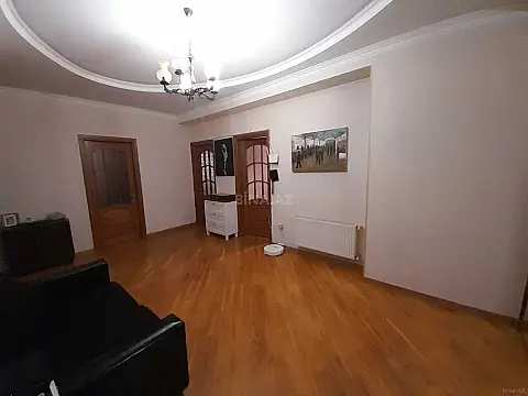 Satılır 3 otaqlı mənzil 135 m²