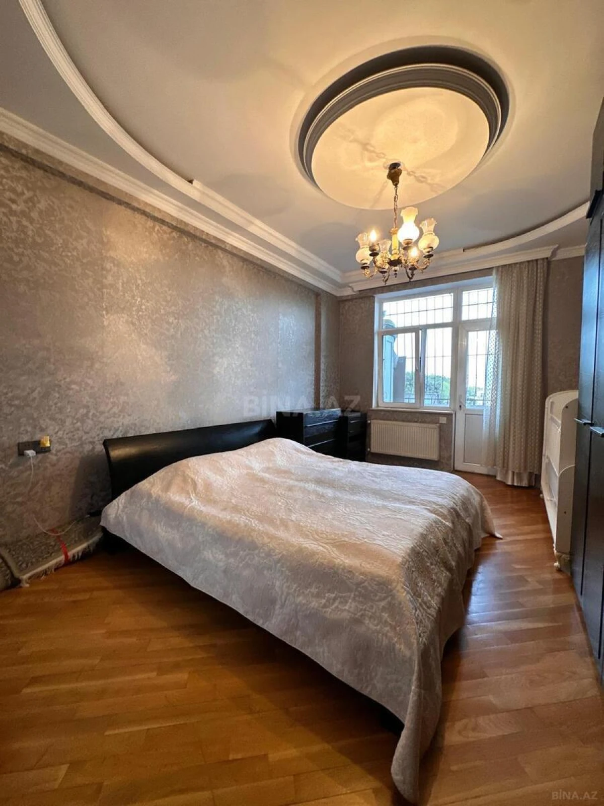 Satılır 3 otaqlı mənzil 135 m²