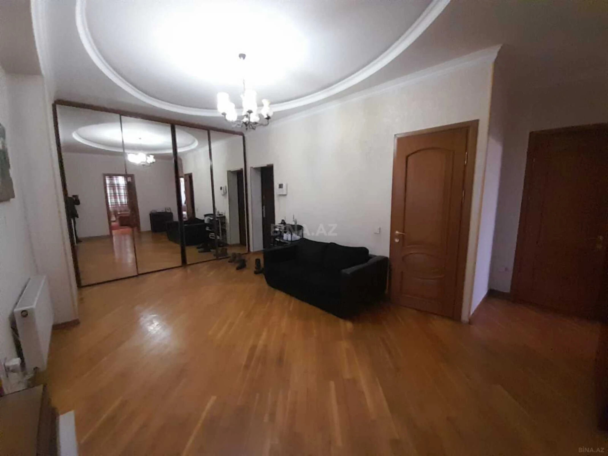 Satılır 3 otaqlı mənzil 135 m²
