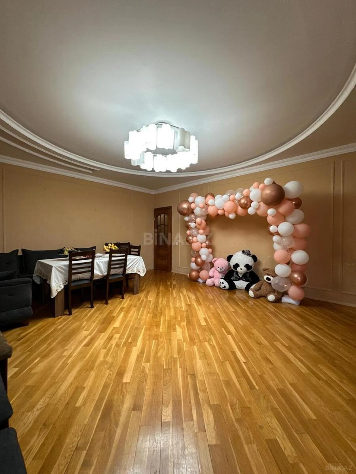 Satılır 3 otaqlı mənzil 135 m²