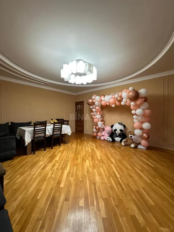 Satılır 3 otaqlı mənzil 135 m²