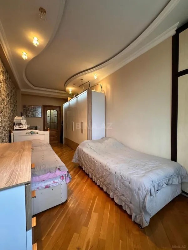 Satılır 3 otaqlı mənzil 135 m²
