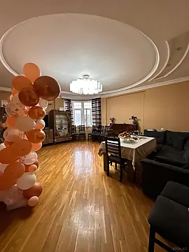 Satılır 3 otaqlı mənzil 135 m²