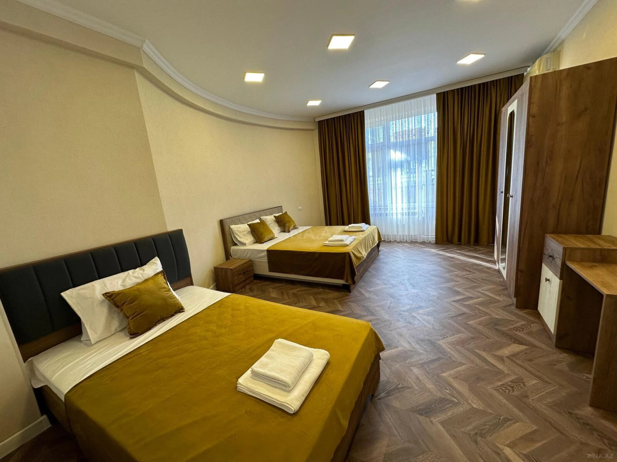 Satılır 4 otaqlı mənzil 310 m²