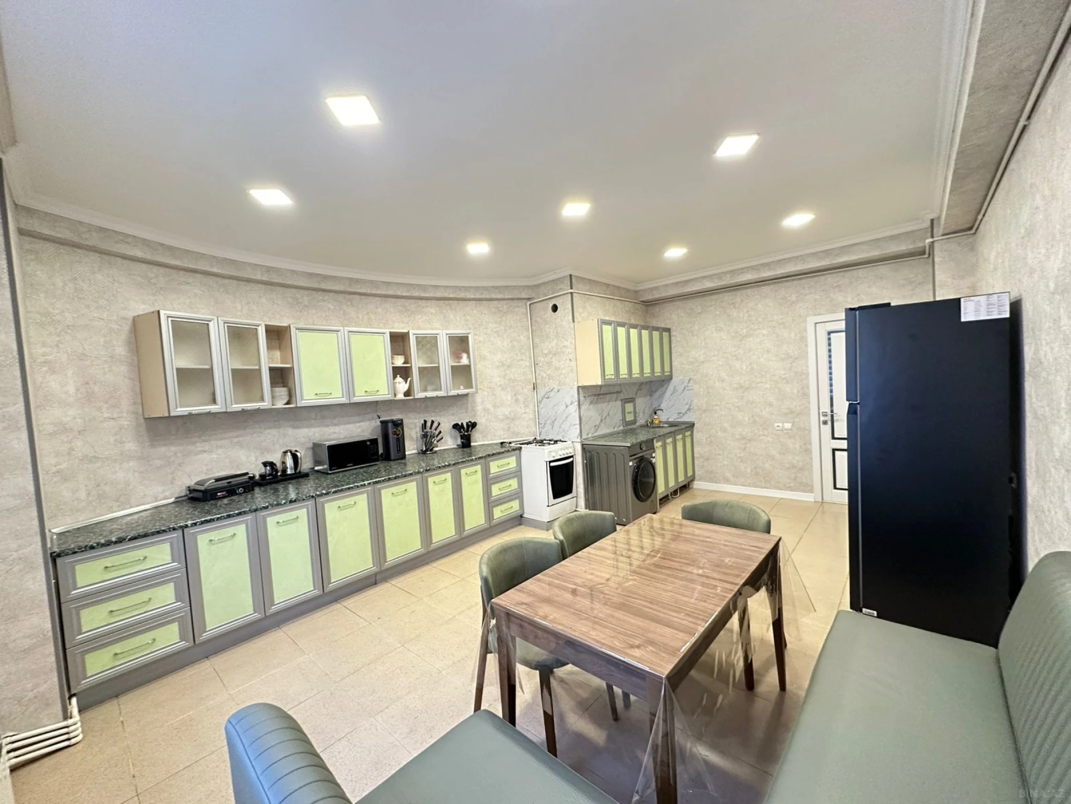 Satılır 4 otaqlı mənzil 310 m²
