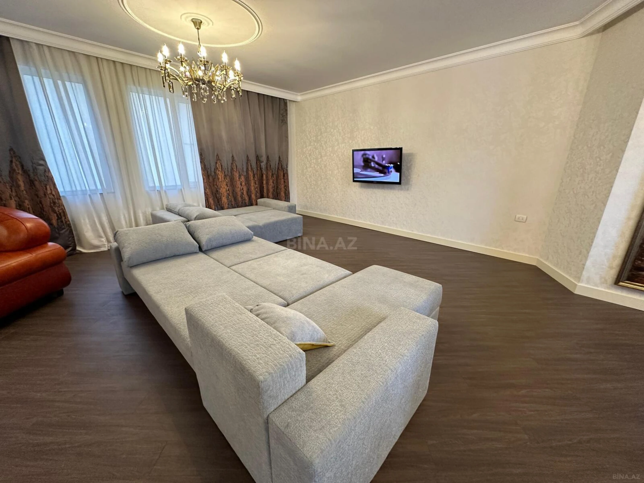Satılır 4 otaqlı mənzil 310 m²