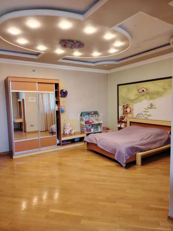 Satılır 4 otaqlı mənzil 223 m²