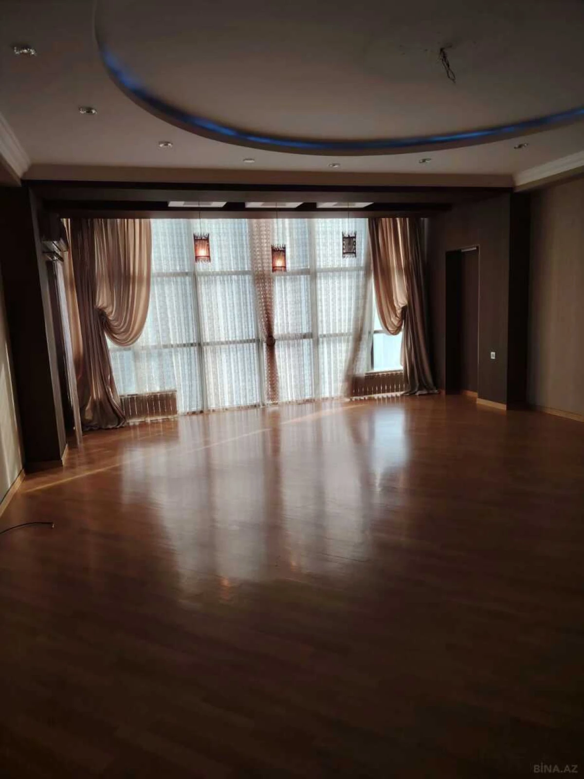 Satılır 4 otaqlı mənzil 223 m²