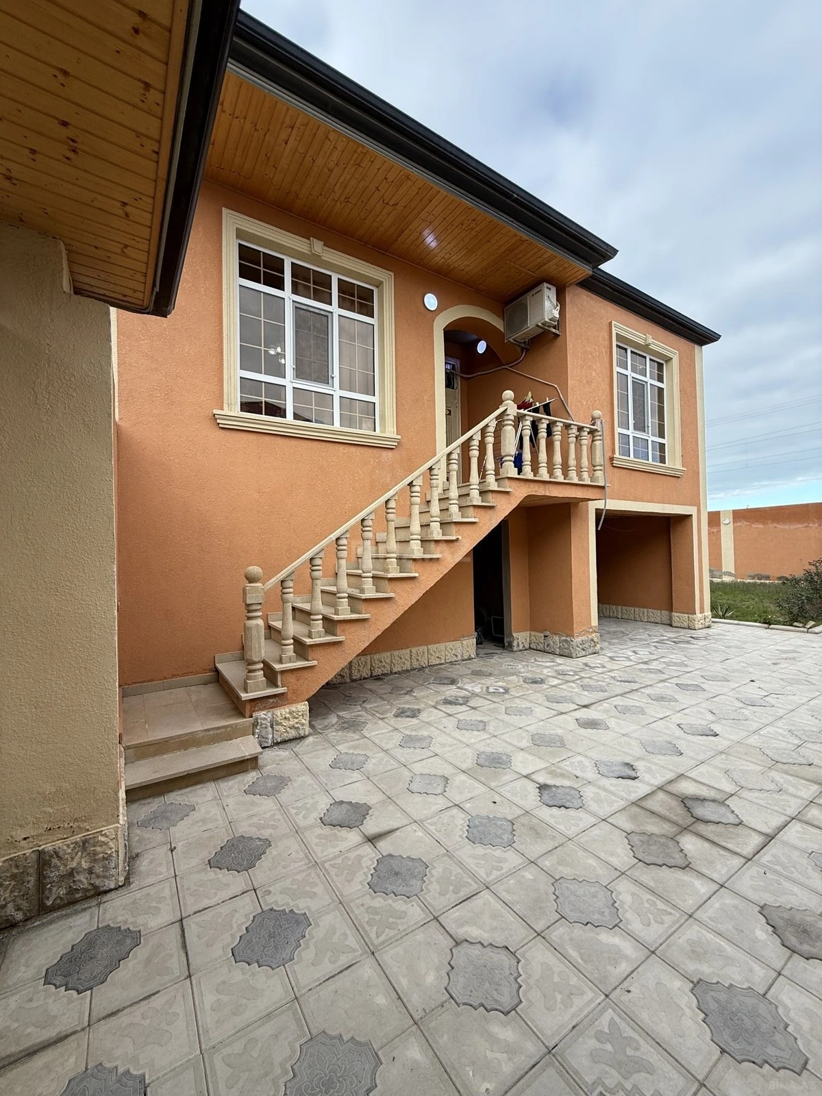 Satılır 4 otaqlı həyət evi 145 m²