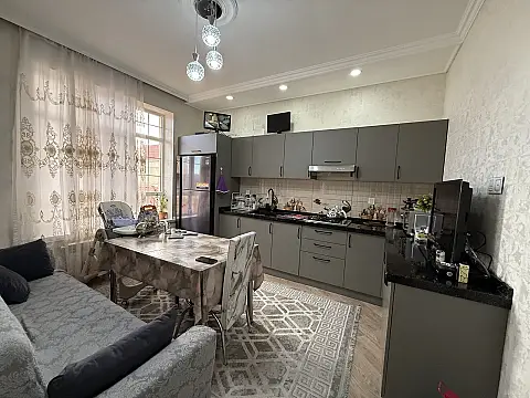 Satılır 4 otaqlı həyət evi 145 m²