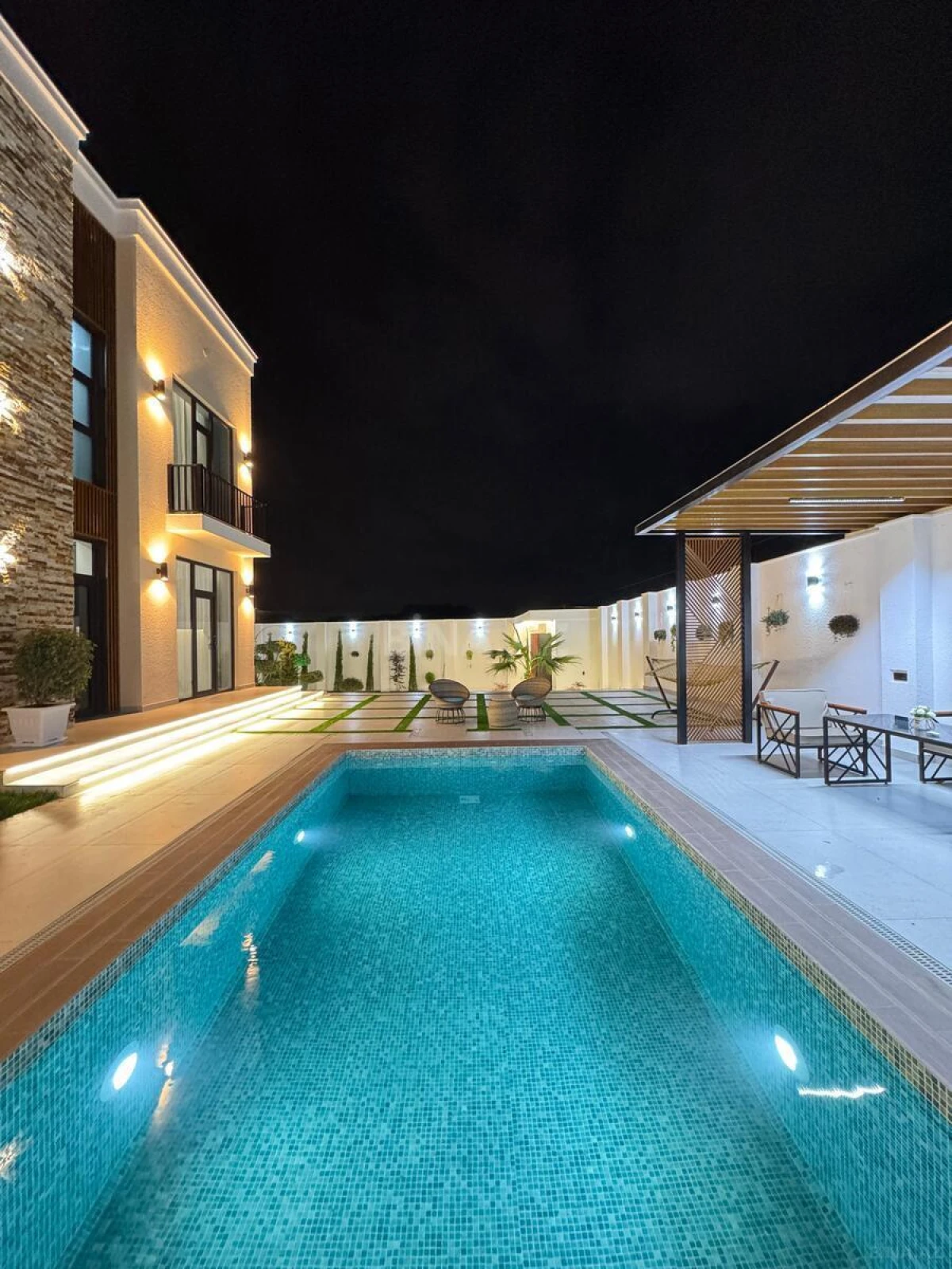 Satılır 5 otaqlı həyət evi 400 m²