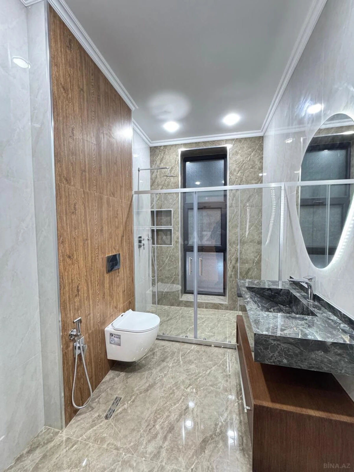 Satılır 5 otaqlı həyət evi 400 m²
