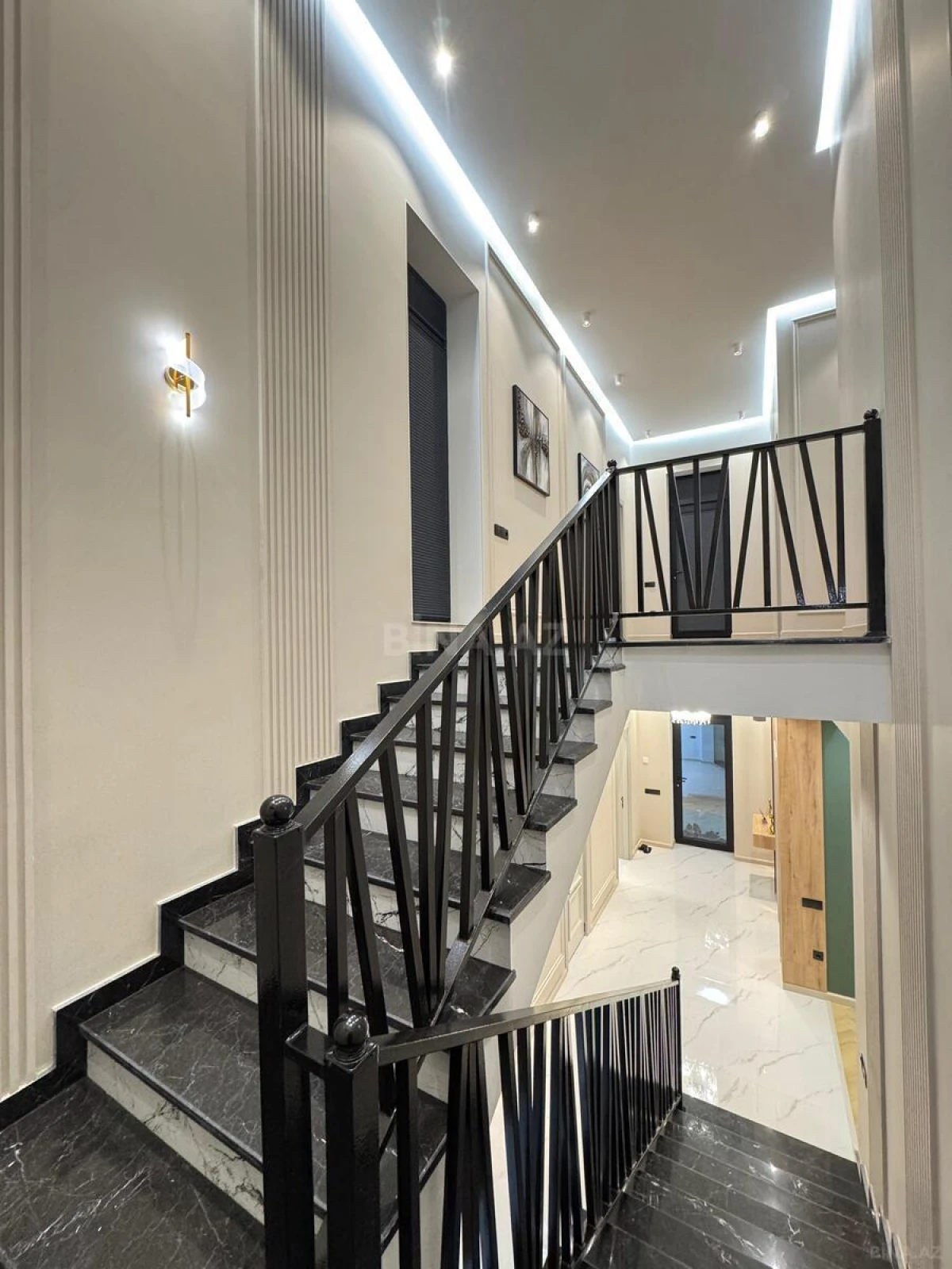 Satılır 5 otaqlı həyət evi 400 m²