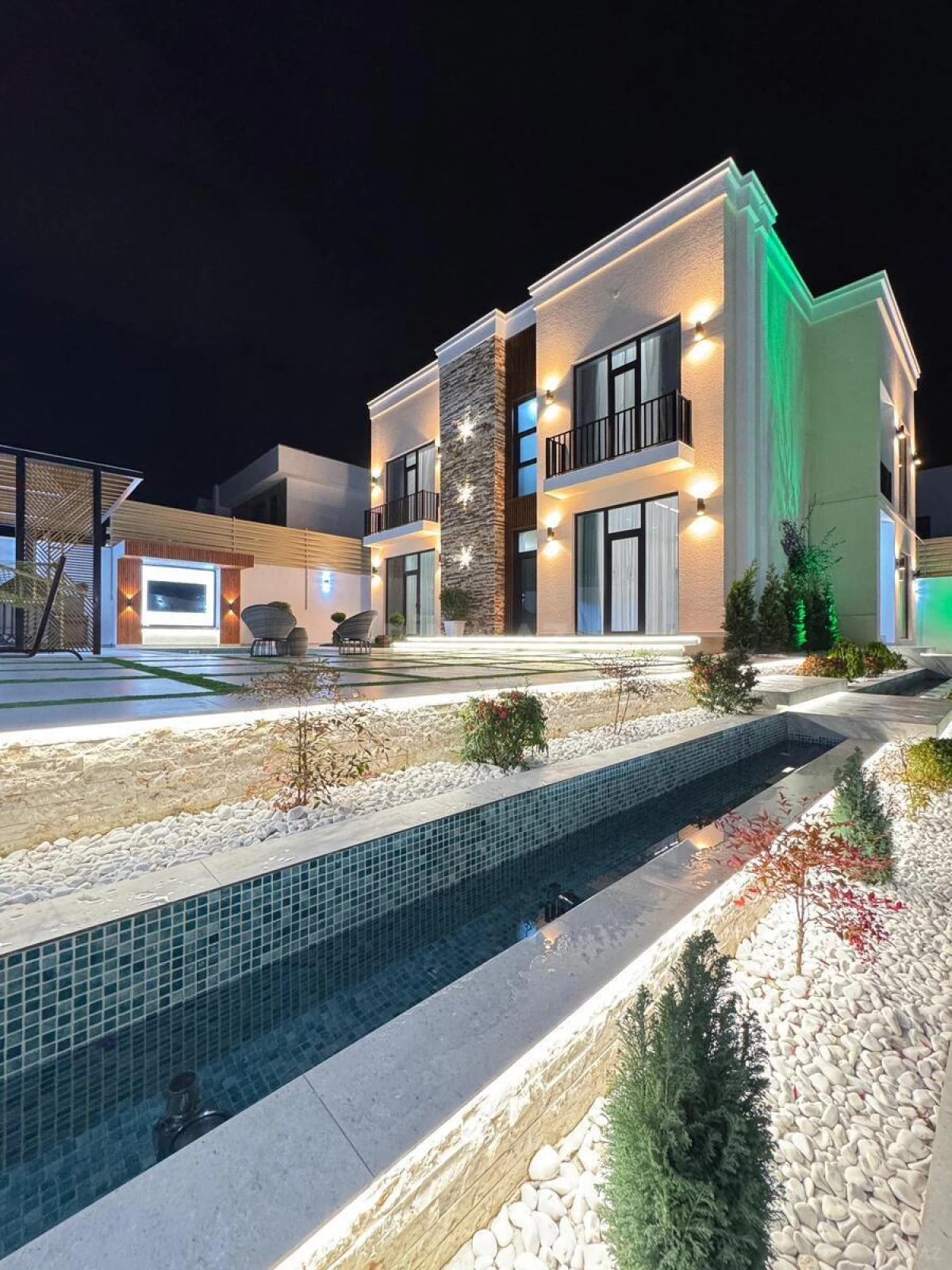 Satılır 5 otaqlı həyət evi 400 m²