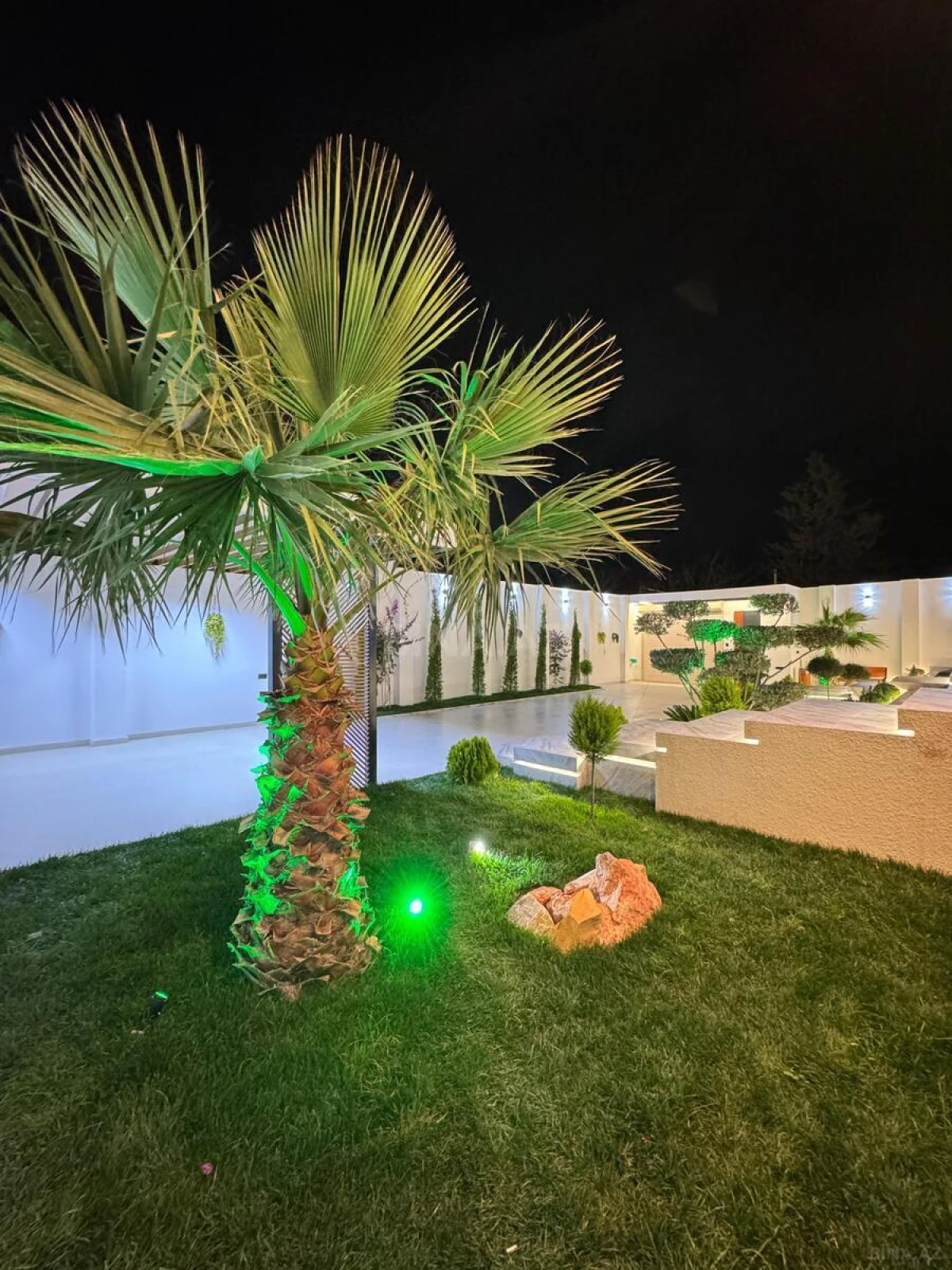 Satılır 5 otaqlı həyət evi 400 m²