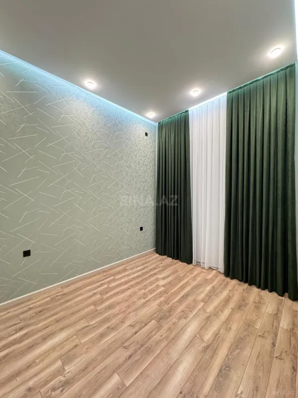 Satılır 5 otaqlı həyət evi 400 m²