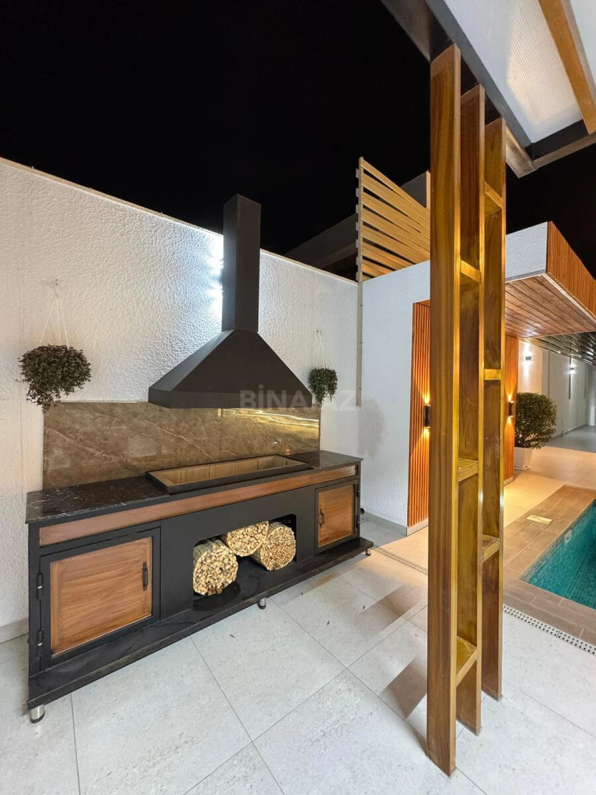 Satılır 5 otaqlı həyət evi 400 m²