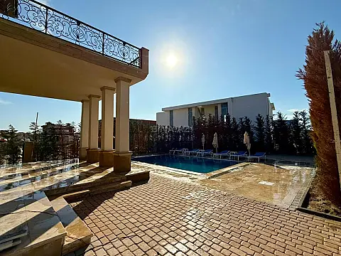 Satılır 10 otaqlı həyət evi 600 m²