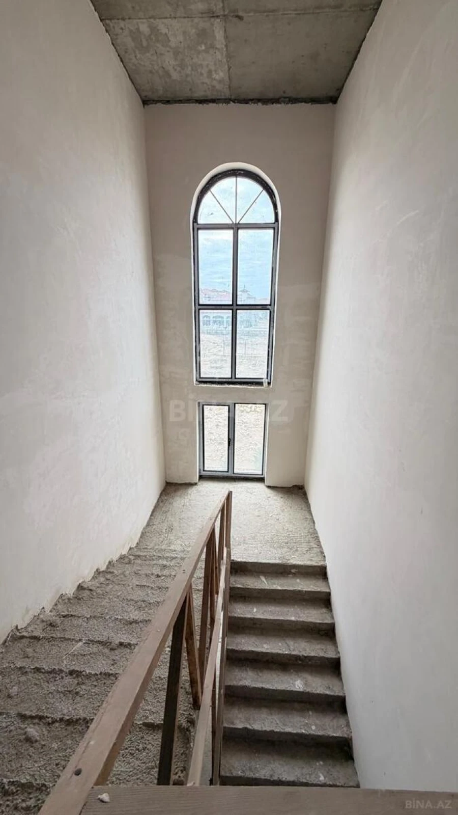 Satılır 10 otaqlı həyət evi 600 m²