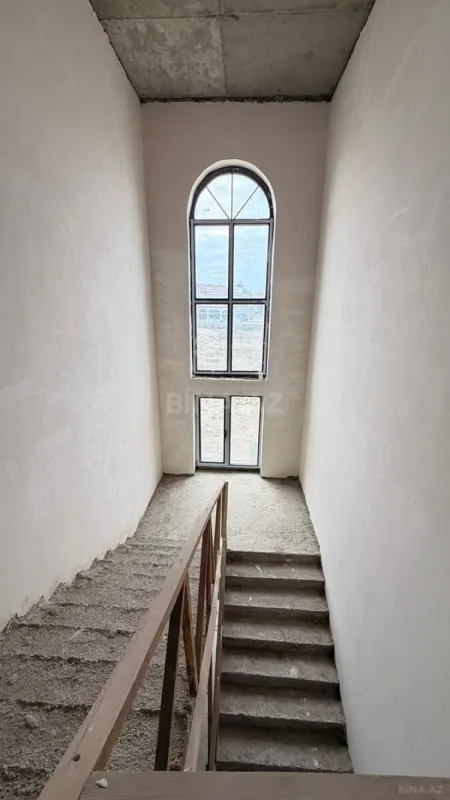 Satılır 10 otaqlı həyət evi 600 m²