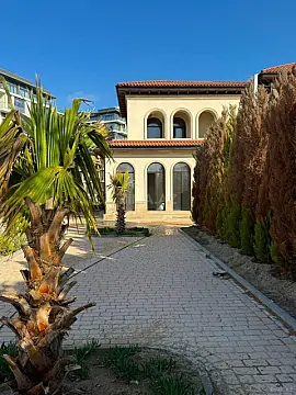 Satılır 10 otaqlı həyət evi 600 m²