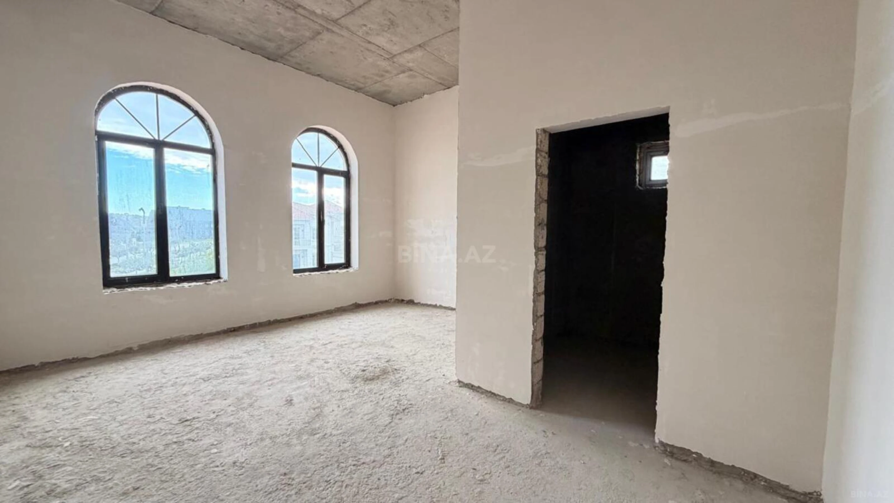 Satılır 10 otaqlı həyət evi 600 m²