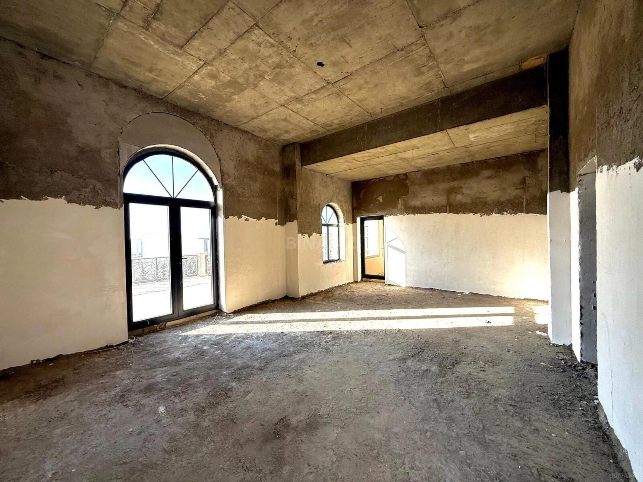 Satılır 10 otaqlı həyət evi 600 m²