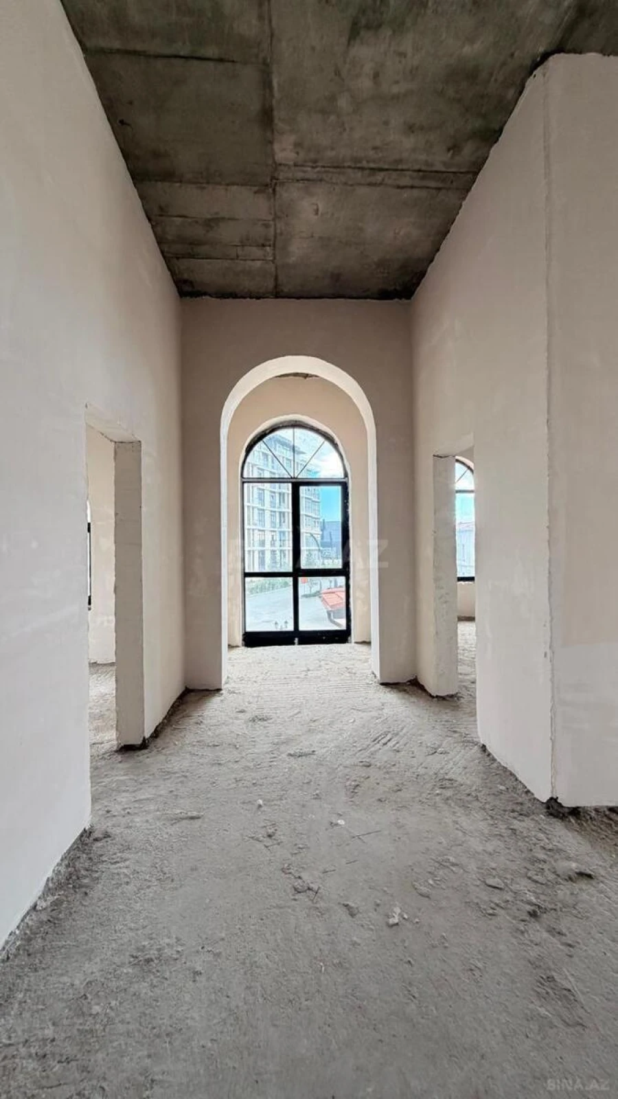 Satılır 10 otaqlı həyət evi 600 m²