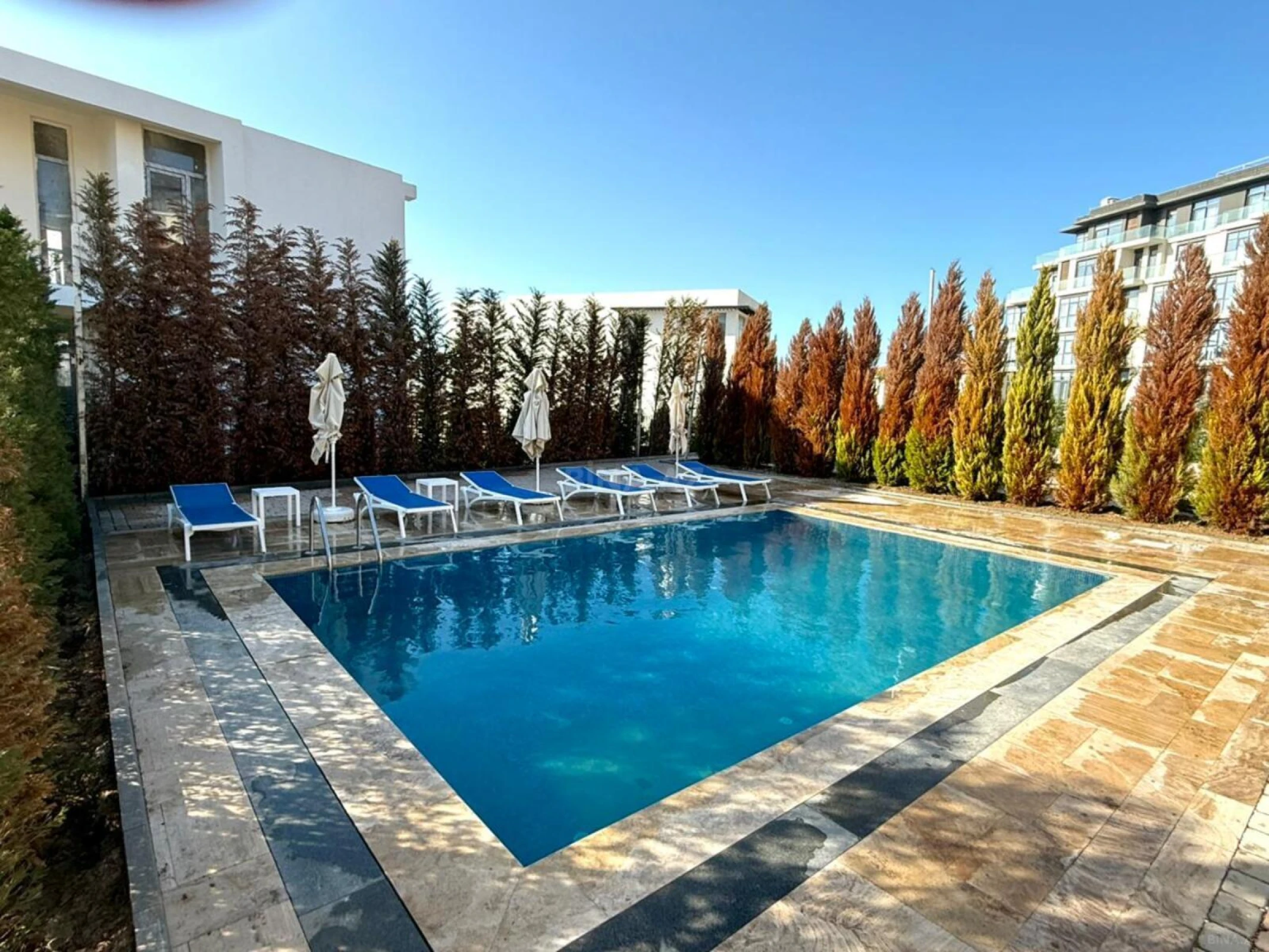 Satılır 10 otaqlı həyət evi 600 m²