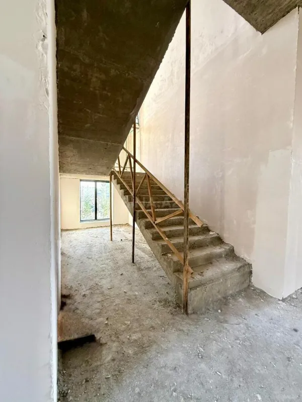 Satılır 10 otaqlı həyət evi 600 m²