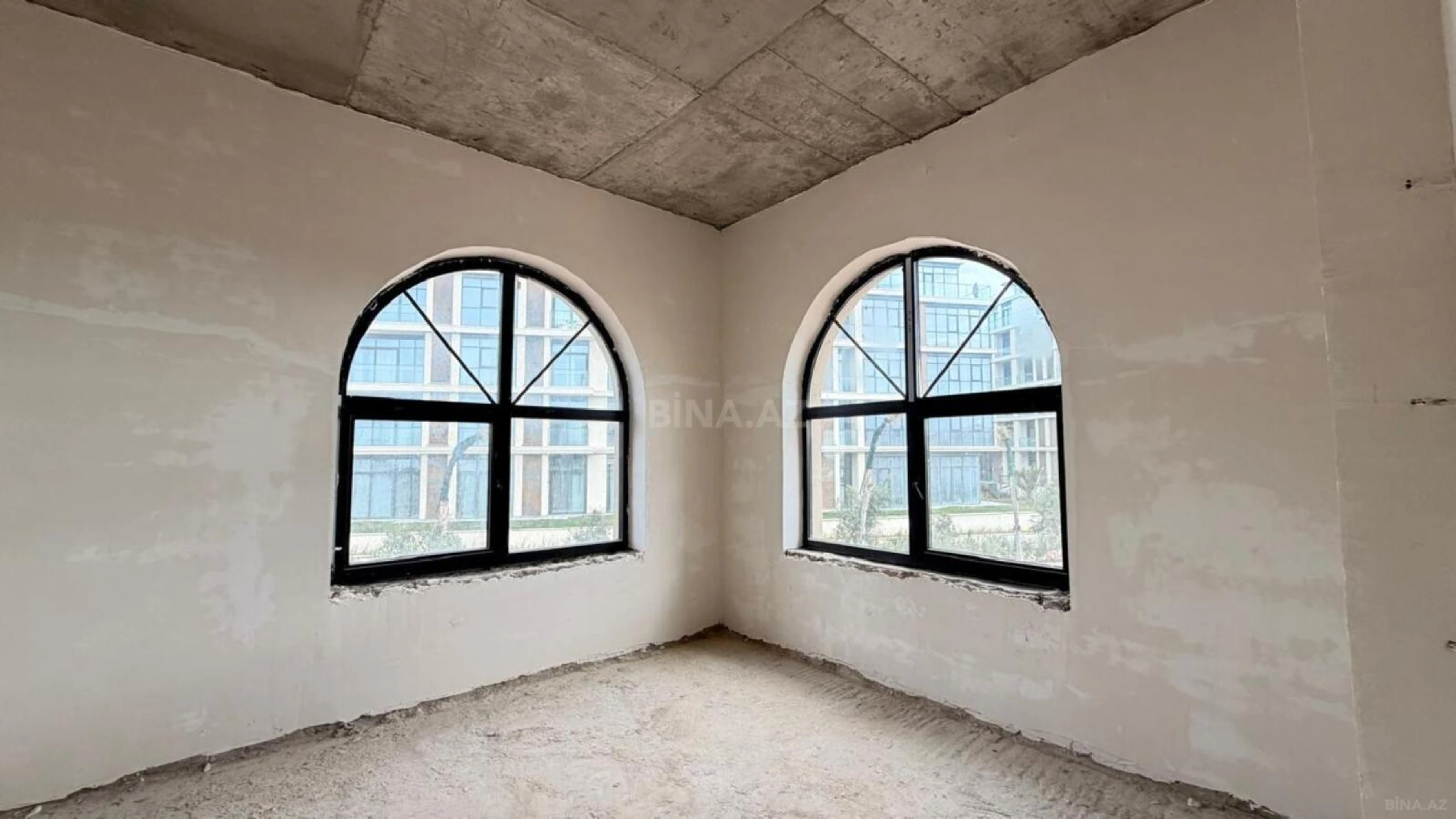 Satılır 10 otaqlı həyət evi 600 m²
