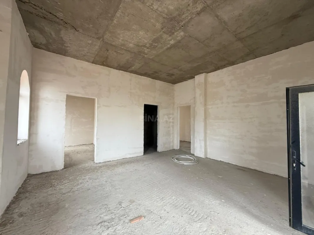 Satılır 10 otaqlı həyət evi 600 m²