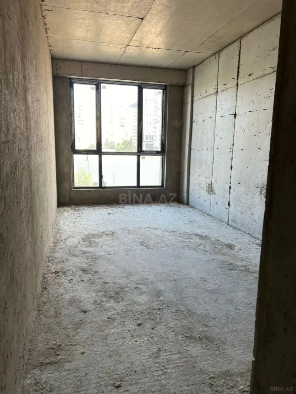 Satılır 4 otaqlı mənzil 136 m²
