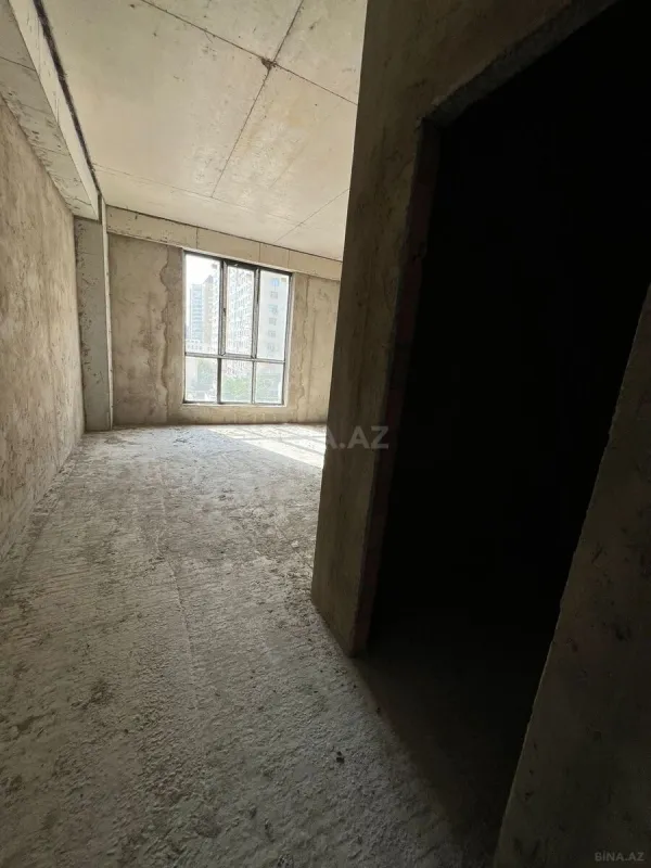 Satılır 4 otaqlı mənzil 136 m²