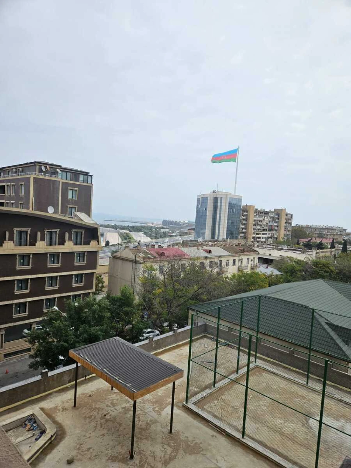 Satılır 2 otaqlı mənzil 99.3 m²