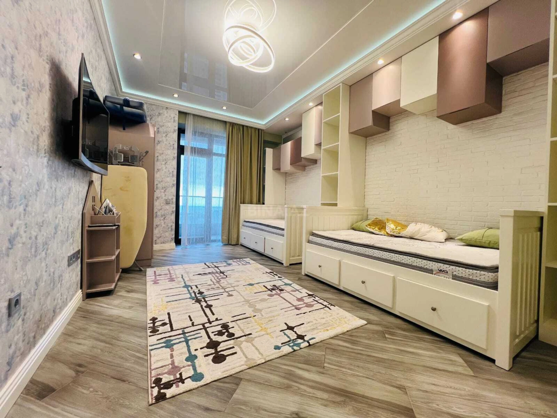 Kirayə verilir 3 otaqlı mənzil 178 m²