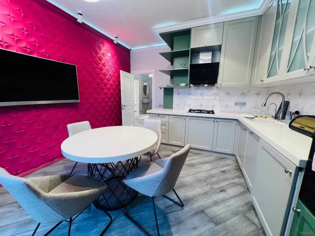 Kirayə verilir 3 otaqlı mənzil 178 m²