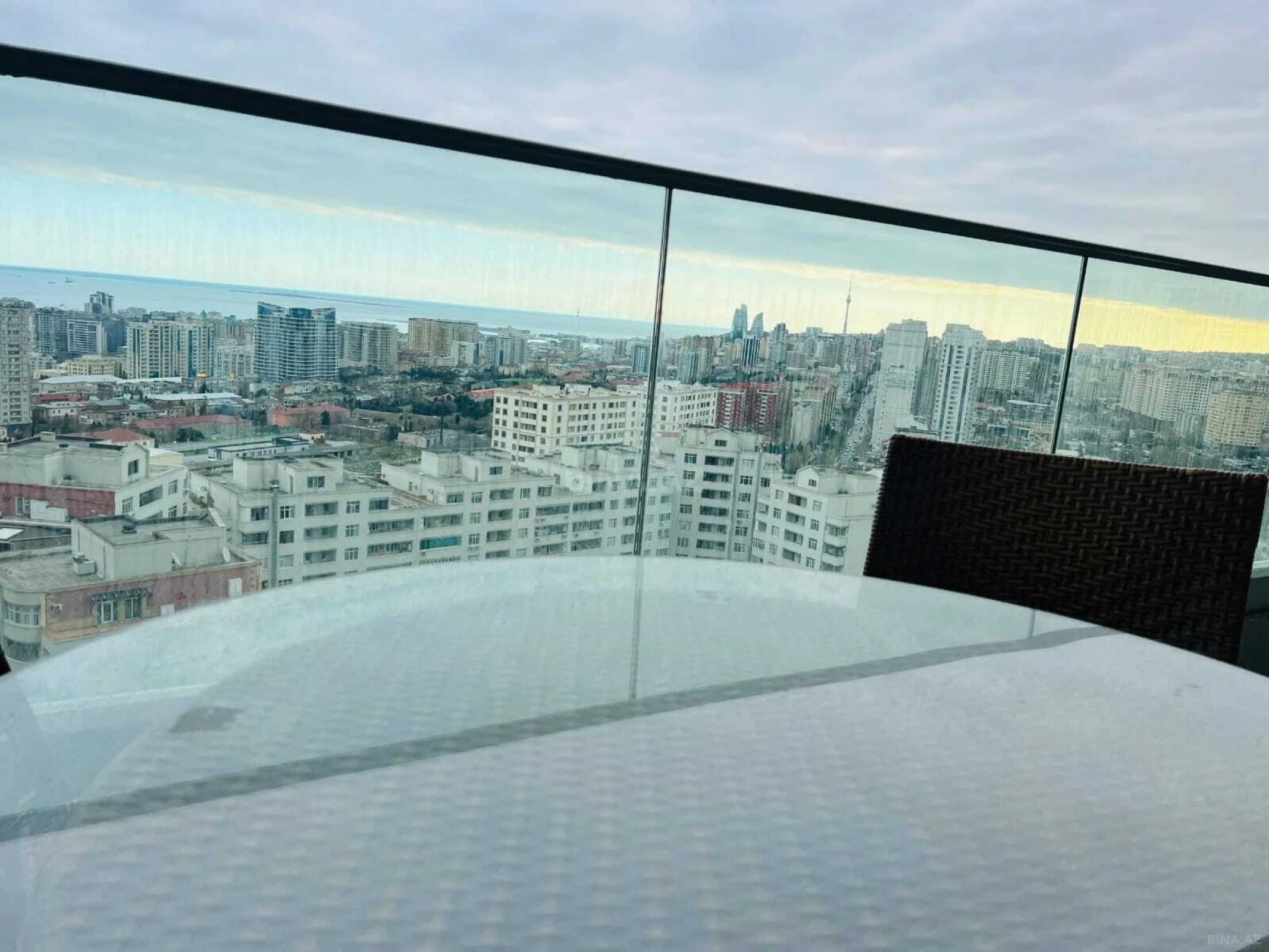 Kirayə verilir 3 otaqlı mənzil 178 m²