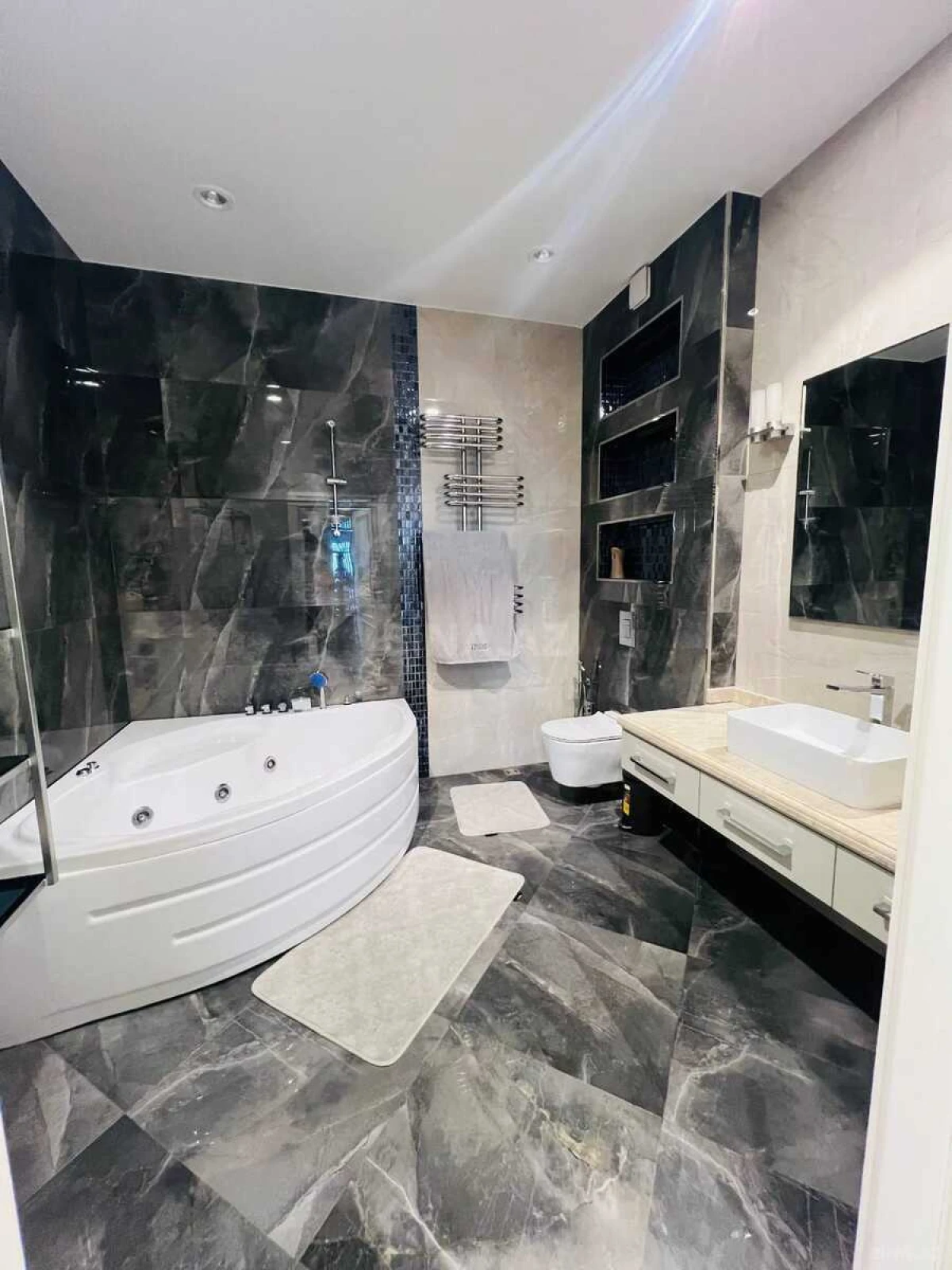 Kirayə verilir 3 otaqlı mənzil 178 m²