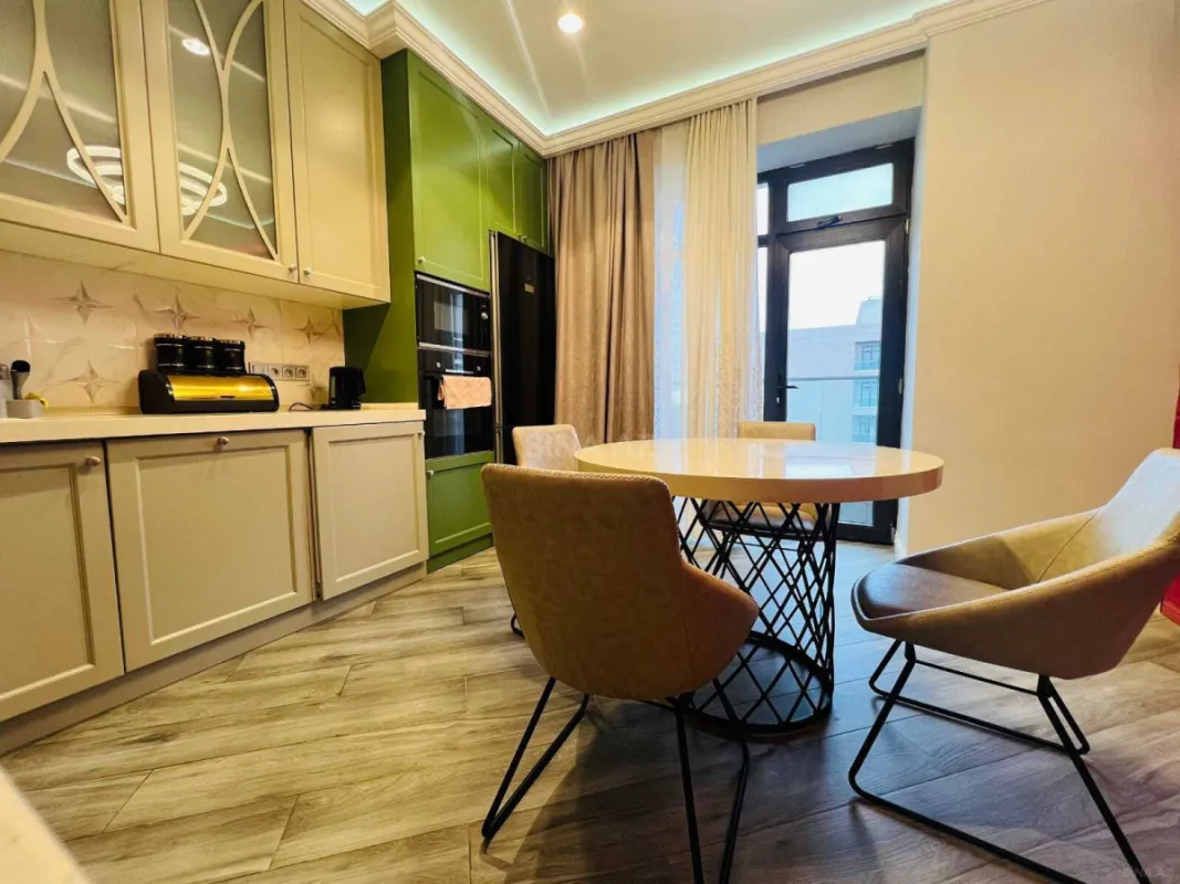 Kirayə verilir 3 otaqlı mənzil 178 m²
