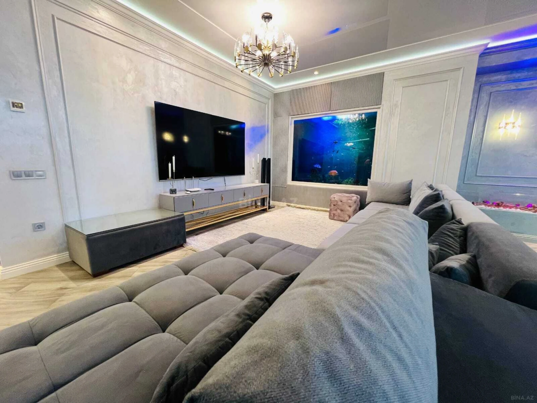 Kirayə verilir 3 otaqlı mənzil 178 m²