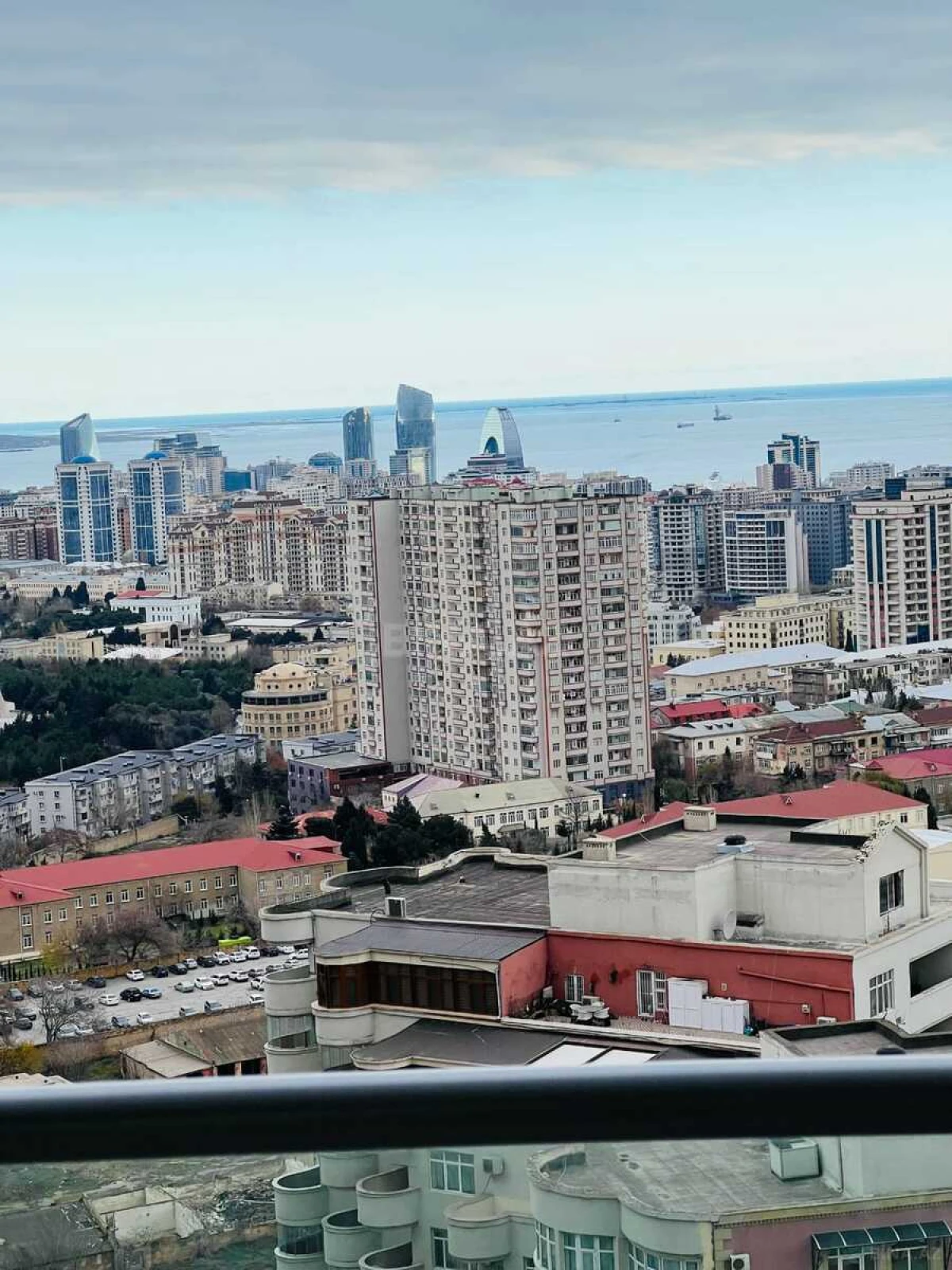 Kirayə verilir 3 otaqlı mənzil 178 m²