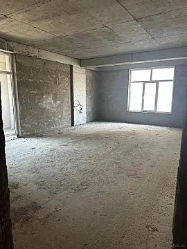 Satılır 5 otaqlı mənzil 272 m²