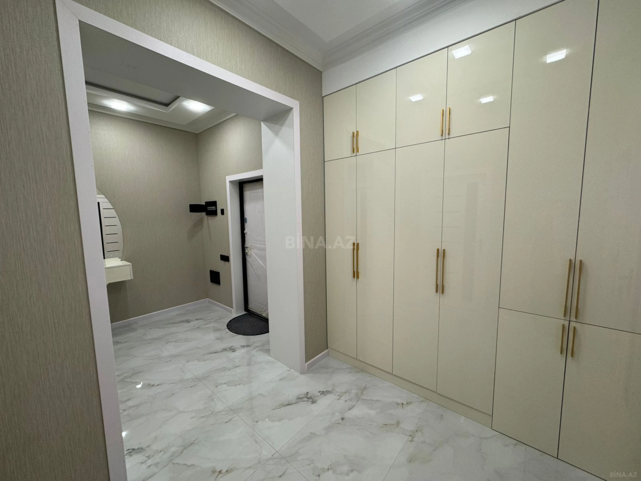 Kirayə verilir 2 otaqlı mənzil 65 m²