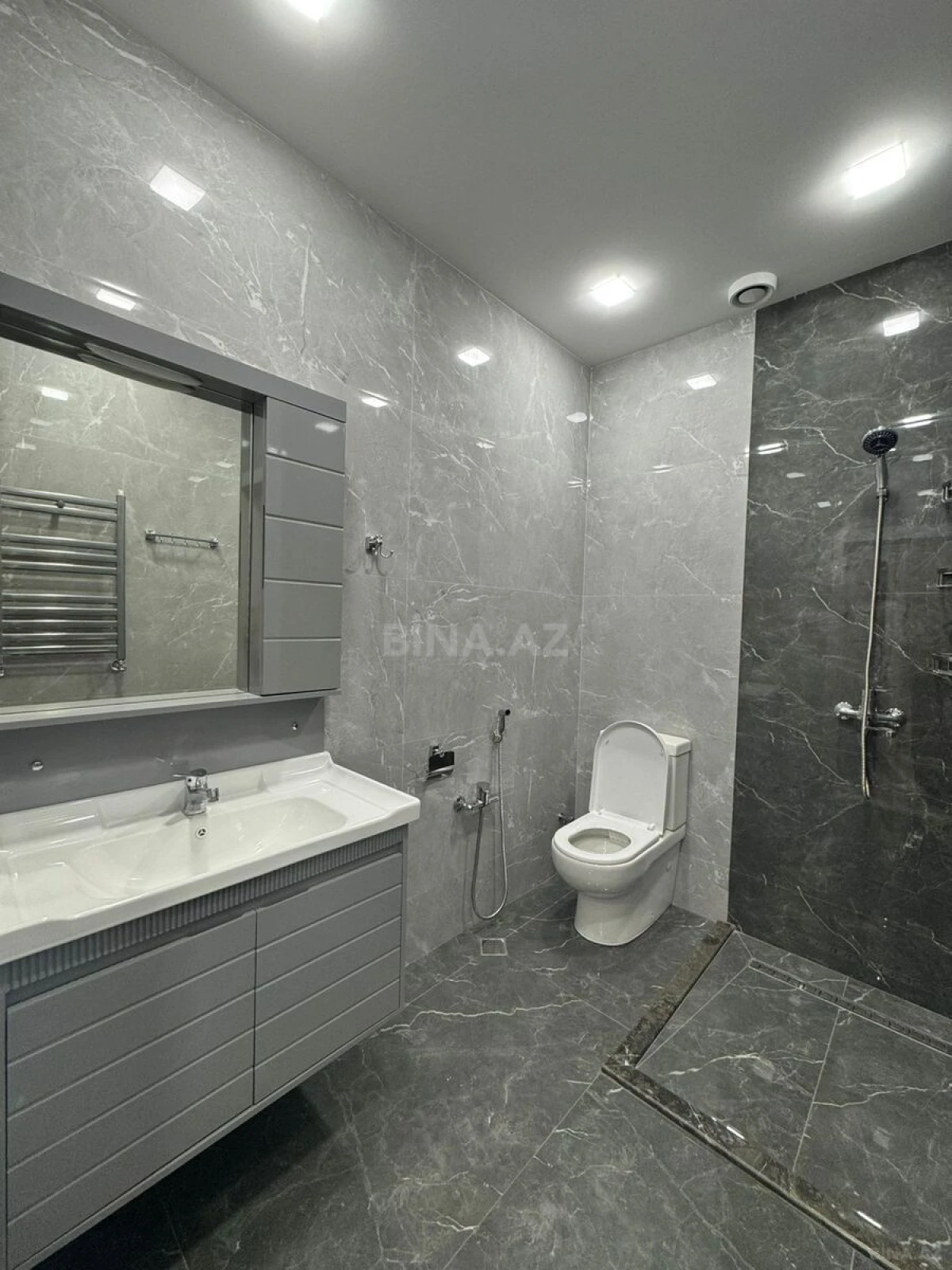 Kirayə verilir 2 otaqlı mənzil 65 m²