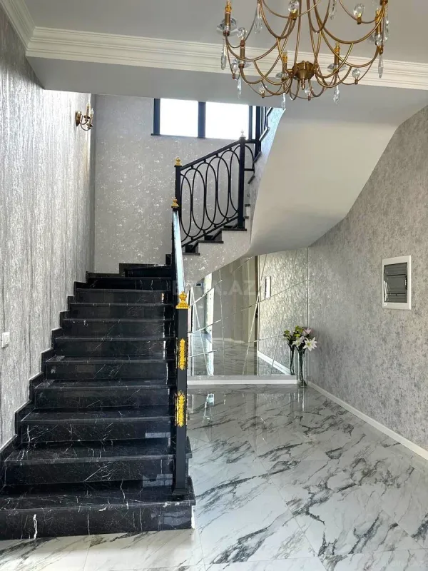 Satılır 6 otaqlı həyət evi 420 m²
