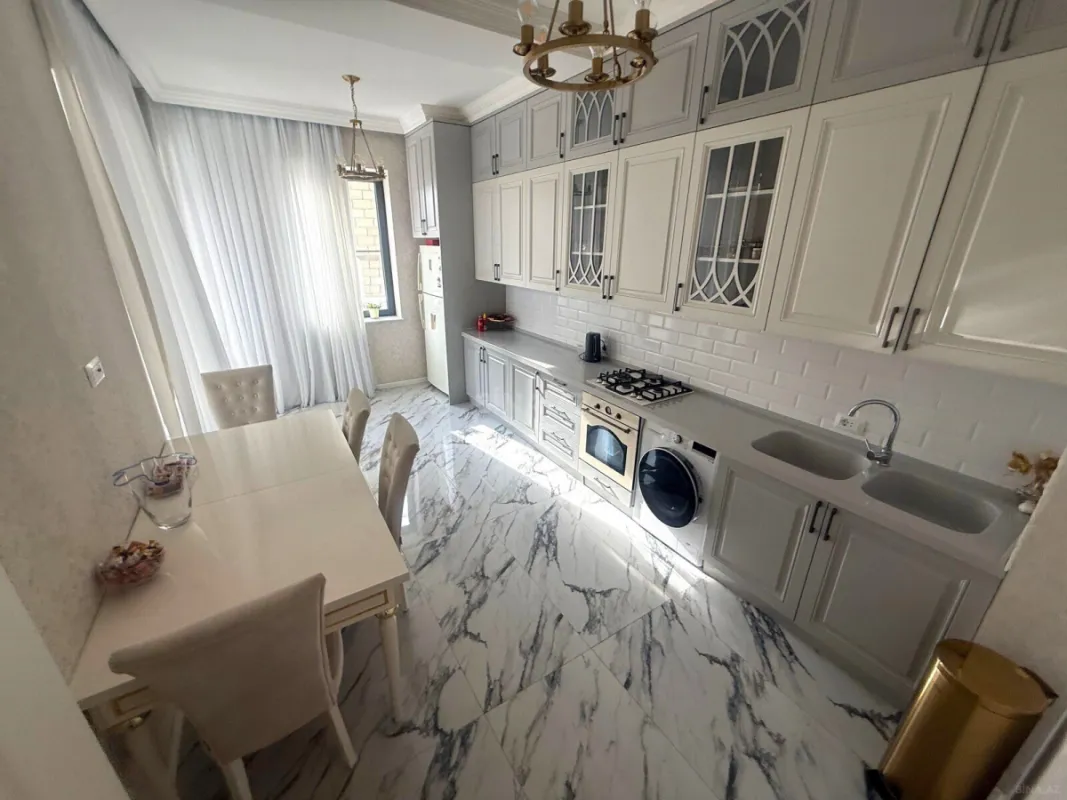 Satılır 6 otaqlı həyət evi 420 m²