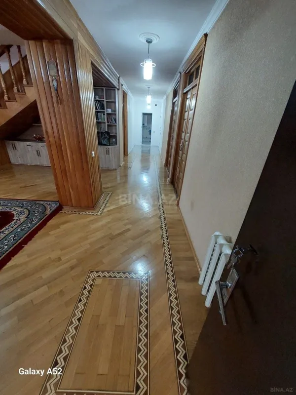 Satılır 10 otaqlı həyət evi 600 m²